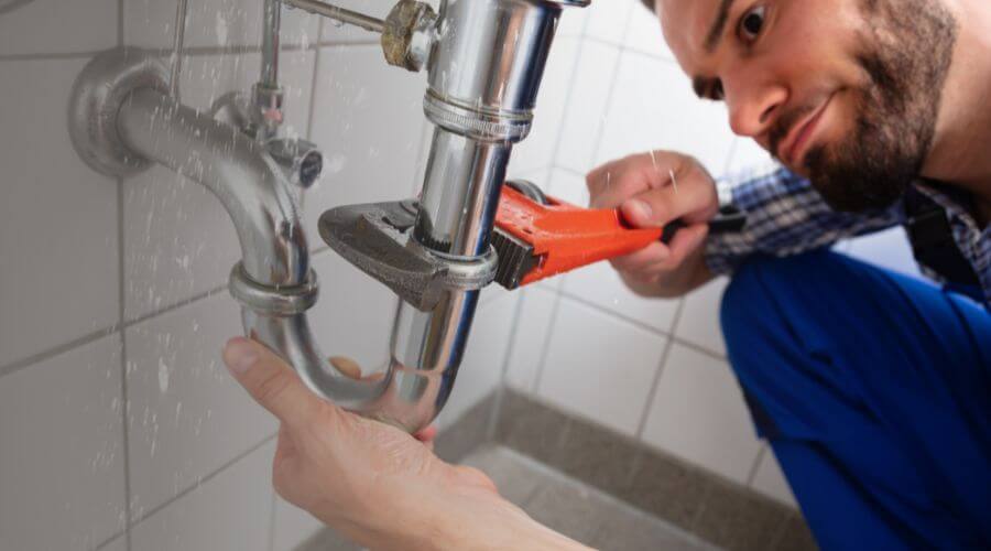 Professional same day plumber services in Italy, TX